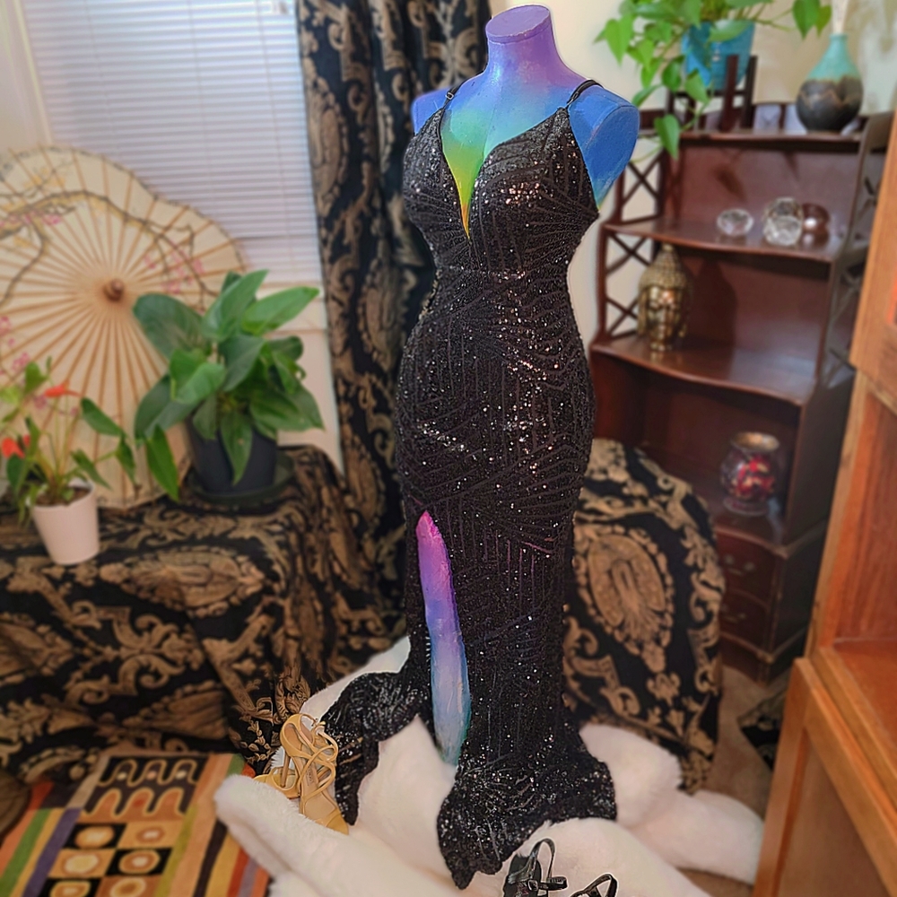 Gorgeous super sexy deep plunge sheer geometric pattern